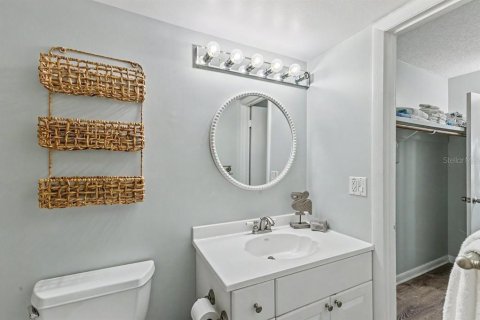 Condo in New Smyrna Beach, Florida, 1 bedroom  № 2294896 - photo 15