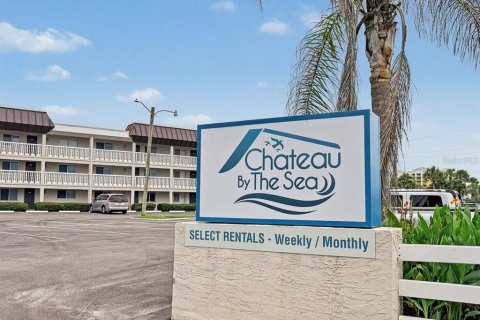 Condo in New Smyrna Beach, Florida, 1 bedroom  № 2294896