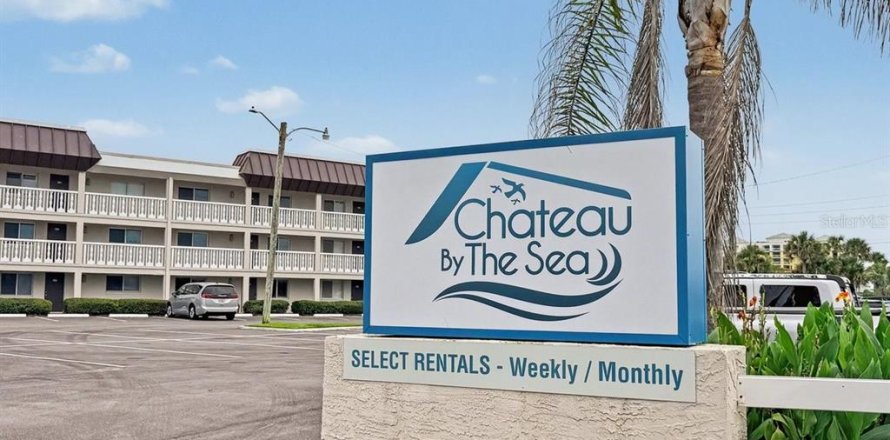 Condo in New Smyrna Beach, Florida, 1 bedroom  № 2294896