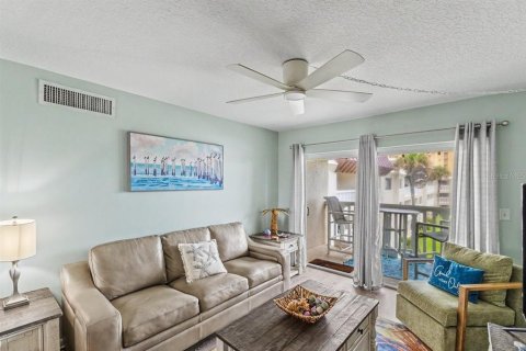 Condo in New Smyrna Beach, Florida, 1 bedroom  № 2294896 - photo 6