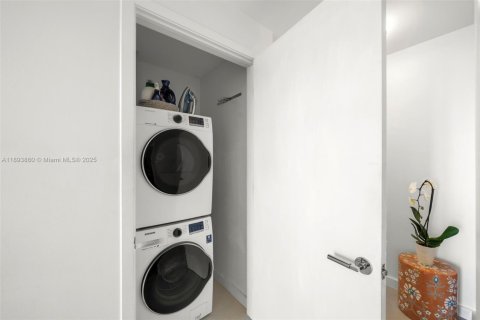 Купить кондоминиум в Майами, Флорида 2 спальни, 109.72м2, № 1947382 - фото 23