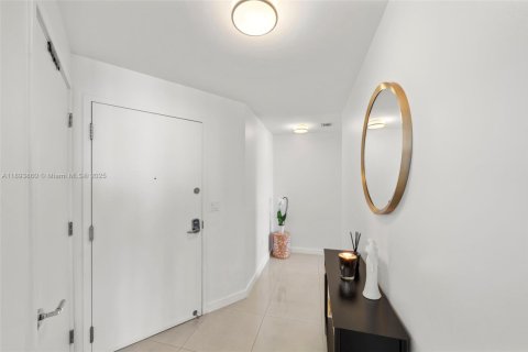 Купить кондоминиум в Майами, Флорида 2 спальни, 109.72м2, № 1947382 - фото 12