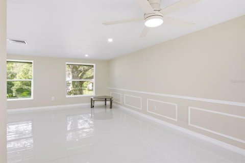 House in Hudson, Florida 3 bedrooms, 141.12 sq.m. № 2337423 - photo 10
