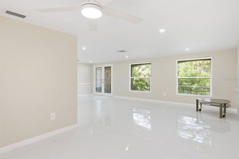 House in Hudson, Florida 3 bedrooms, 141.12 sq.m. № 2337423 - photo 14