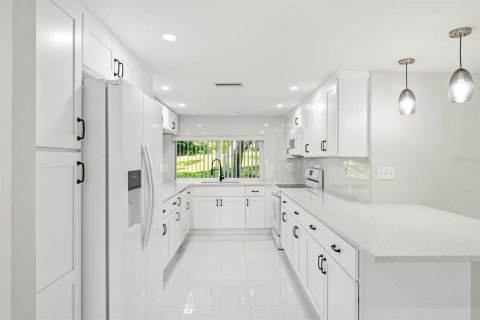 House in Hudson, Florida 3 bedrooms, 141.12 sq.m. № 2337423 - photo 15
