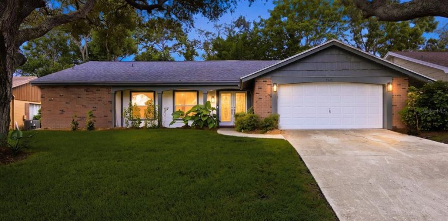 House in Hudson, Florida 3 bedrooms, 141.12 sq.m. № 2337423