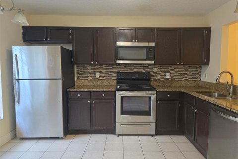 Townhouse in Kissimmee, Florida 3 bedrooms, 109.35 sq.m. № 2101717 - photo 5