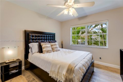 Villa ou maison à vendre à Palmetto Bay, Floride: 5 chambres, 288.18 m2 № 2033661 - photo 25