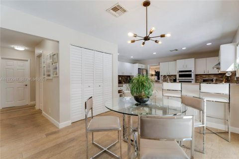 Villa ou maison à vendre à Palmetto Bay, Floride: 5 chambres, 288.18 m2 № 2033661 - photo 16