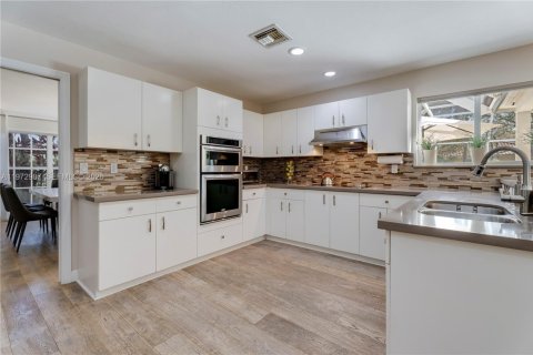 Villa ou maison à vendre à Palmetto Bay, Floride: 5 chambres, 288.18 m2 № 2033661 - photo 12