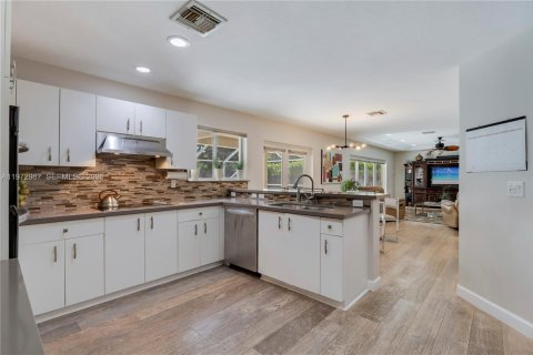 Villa ou maison à vendre à Palmetto Bay, Floride: 5 chambres, 288.18 m2 № 2033661 - photo 14