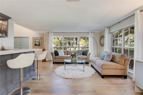 Villa ou maison à vendre à Palmetto Bay, Floride: 5 chambres, 288.18 m2 № 2033661 - photo 5