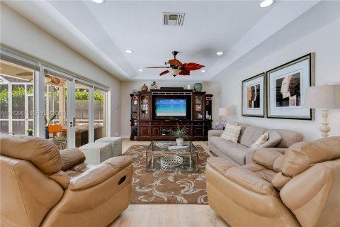 Villa ou maison à vendre à Palmetto Bay, Floride: 5 chambres, 288.18 m2 № 2033661 - photo 19