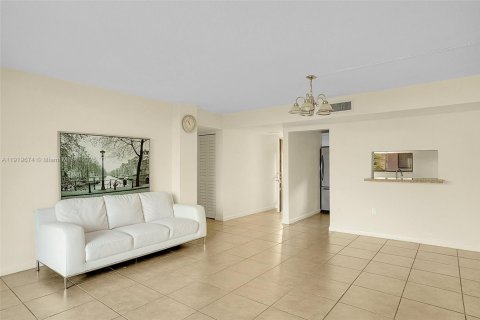 Copropriété à louer à Miami, Floride: 2 chambres, 89.65 m2 № 1974774 - photo 9