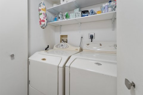 Снять в аренду кондоминиум в Стьюарт, Флорида 3 комнаты, 86.96м2, № 2185280 - фото 11
