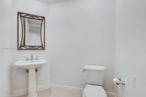Condo in Coral Gables, Florida, 3 bedrooms  № 1809845 - photo 17