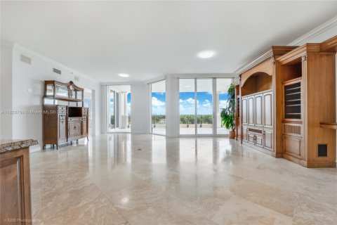 Condo in Coral Gables, Florida, 3 bedrooms  № 1809845 - photo 12