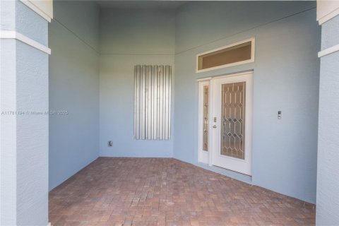 House in Vero Beach, Florida 4 bedrooms, 218.88 sq.m. № 1953633 - photo 4