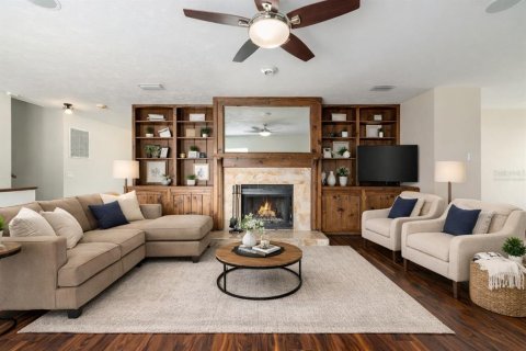 House in Gainesville, Florida 4 bedrooms, 248.05 sq.m. № 2102249 - photo 9