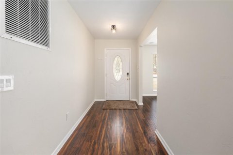 House in Gainesville, Florida 4 bedrooms, 248.05 sq.m. № 2102249 - photo 5