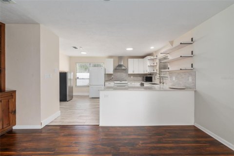 House in Gainesville, Florida 4 bedrooms, 248.05 sq.m. № 2102249 - photo 13