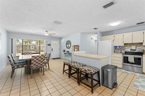 Villa ou maison à vendre à Saint Petersburg, Floride: 4 chambres, 165.92 m2 № 2210842 - photo 8