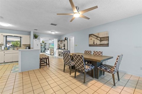 Villa ou maison à vendre à Saint Petersburg, Floride: 4 chambres, 165.92 m2 № 2210842 - photo 6