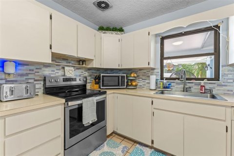Villa ou maison à vendre à Saint Petersburg, Floride: 4 chambres, 165.92 m2 № 2210842 - photo 11