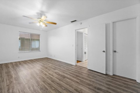 Condo in West Palm Beach, Florida, 2 bedrooms  № 1221446 - photo 1