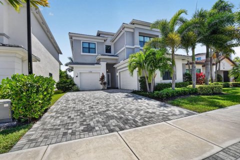 House in Boca Raton, Florida 5 bedrooms, 368.73 sq.m. № 2252748