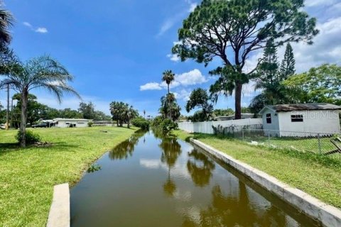 Terreno en New Port Richey, Florida № 2102403