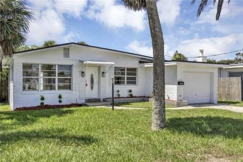 House in Daytona Beach, Florida 2 bedrooms, 116.87 sq.m. № 2296328