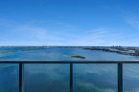 Condo in Miami, Florida, 3 bedrooms  № 1952620 - photo 13
