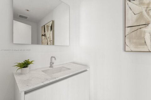 Condo in Miami, Florida, 3 bedrooms  № 1952620 - photo 26