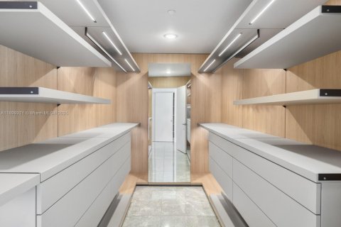 Condo in Miami, Florida, 3 bedrooms  № 1952620 - photo 18