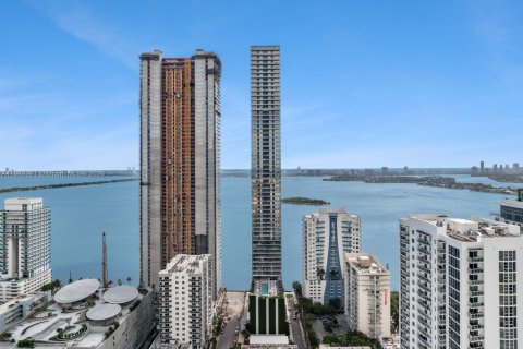 Condo in Miami, Florida, 3 bedrooms  № 1952620 - photo 29