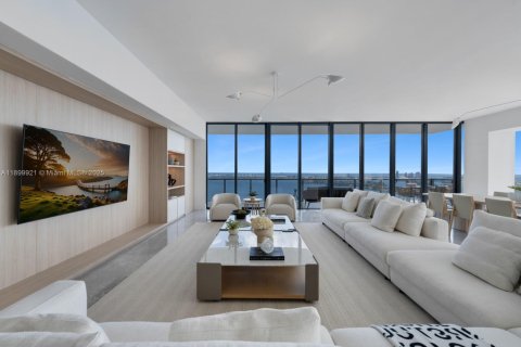 Condo in Miami, Florida, 3 bedrooms  № 1952620 - photo 2