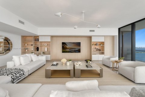 Condo in Miami, Florida, 3 bedrooms  № 1952620 - photo 5