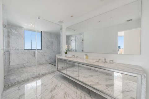 Condo in Miami, Florida, 3 bedrooms  № 1952620 - photo 16