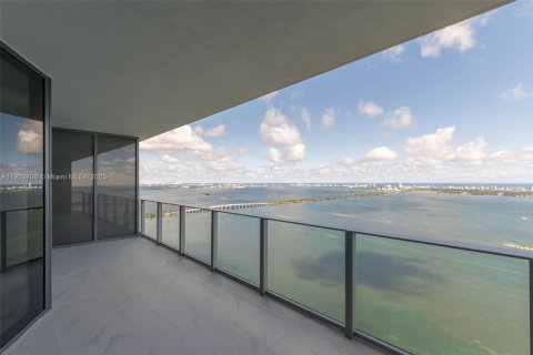 Снять в аренду кондоминиум в Майами, Флорида 3 спальни, 163.42м2, № 1954771 - фото 3