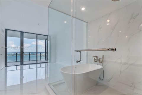 Снять в аренду кондоминиум в Майами, Флорида 3 спальни, 163.42м2, № 1954771 - фото 14