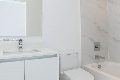 Снять в аренду кондоминиум в Майами, Флорида 3 спальни, 163.42м2, № 1954771 - фото 20