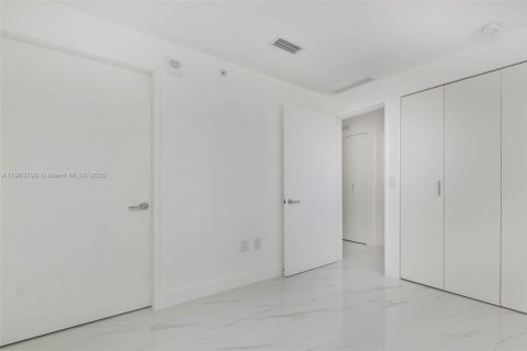 Снять в аренду кондоминиум в Майами, Флорида 3 спальни, 163.42м2, № 1954771 - фото 18