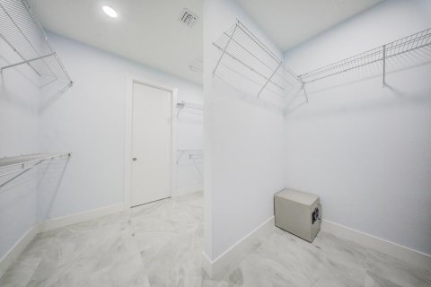 Villa ou maison à vendre à West Palm Beach, Floride: 5 chambres, 298.12 m2 № 2188911 - photo 29