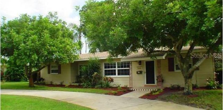Casa en Saint Petersburg, Florida 3 dormitorios, 156.82 m2 № 1881109