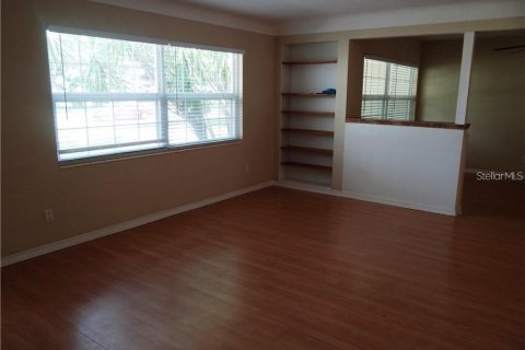 Casa en alquiler en Saint Petersburg, Florida, 3 dormitorios, 156.82 m2 № 1881109 - foto 12