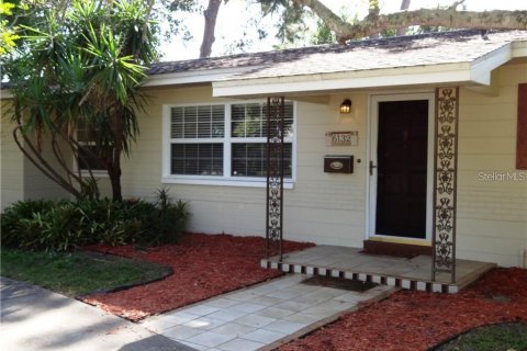 Casa en alquiler en Saint Petersburg, Florida, 3 dormitorios, 156.82 m2 № 1881109 - foto 4
