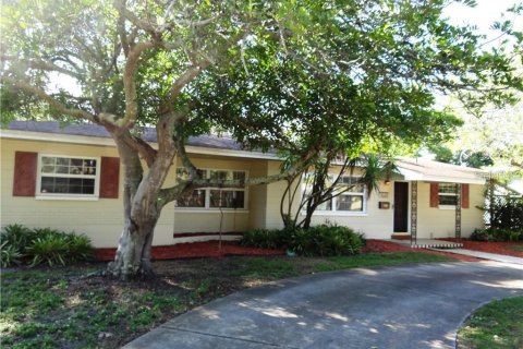 Casa en alquiler en Saint Petersburg, Florida, 3 dormitorios, 156.82 m2 № 1881109 - foto 2