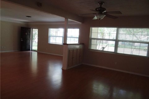Casa en alquiler en Saint Petersburg, Florida, 3 dormitorios, 156.82 m2 № 1881109 - foto 10