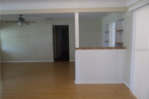 Casa en alquiler en Saint Petersburg, Florida, 3 dormitorios, 156.82 m2 № 1881109 - foto 13